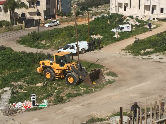 فيديو: قوات كبيرة ومُدججة بالدبابات والصواريخ تهدم اساسات بيت الشيخ غازي عيسى بحجة البناء في ارض المنهال ...